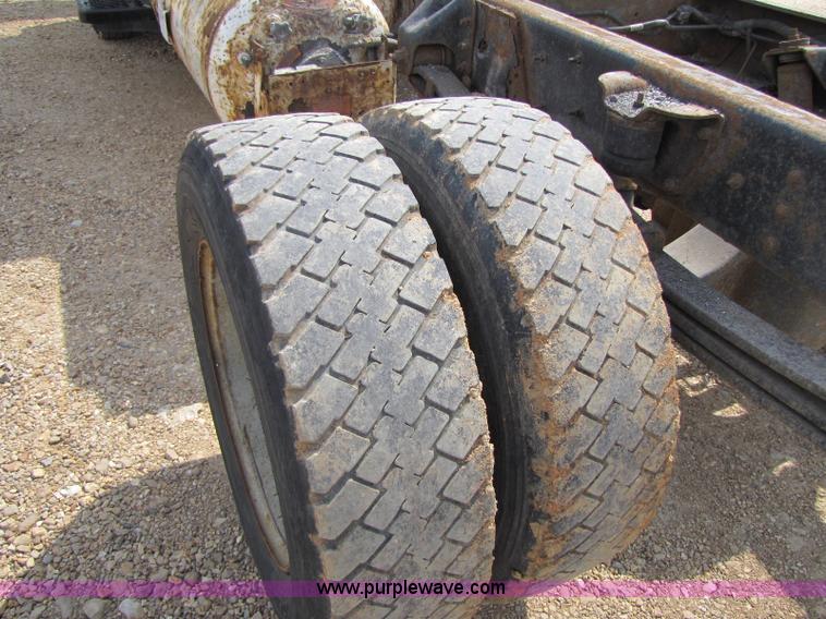 image for item 8423 2003 GMC C5500 cab and chassis