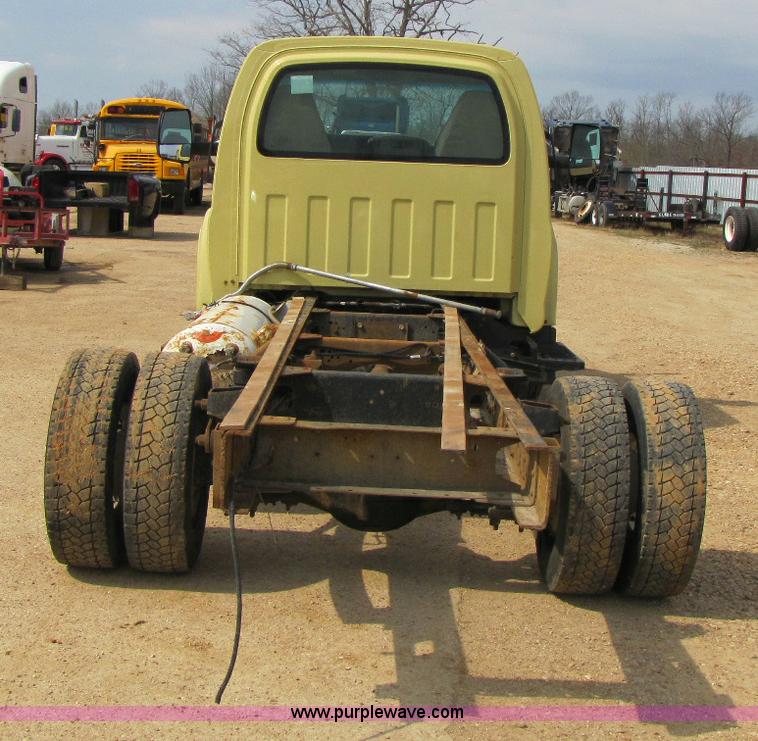 image for item 8424 2004 GMC C5500 cab and chassis