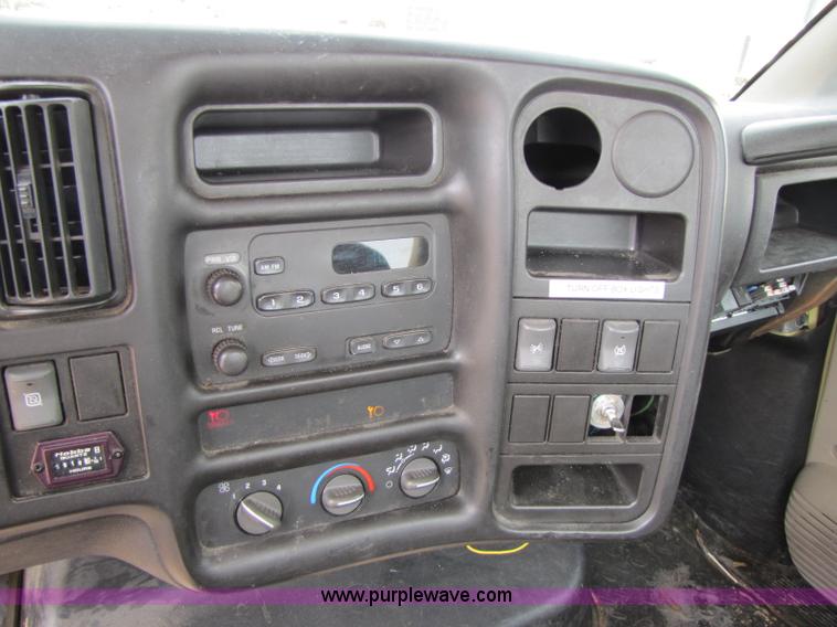 image for item 8424 2004 GMC C5500 cab and chassis