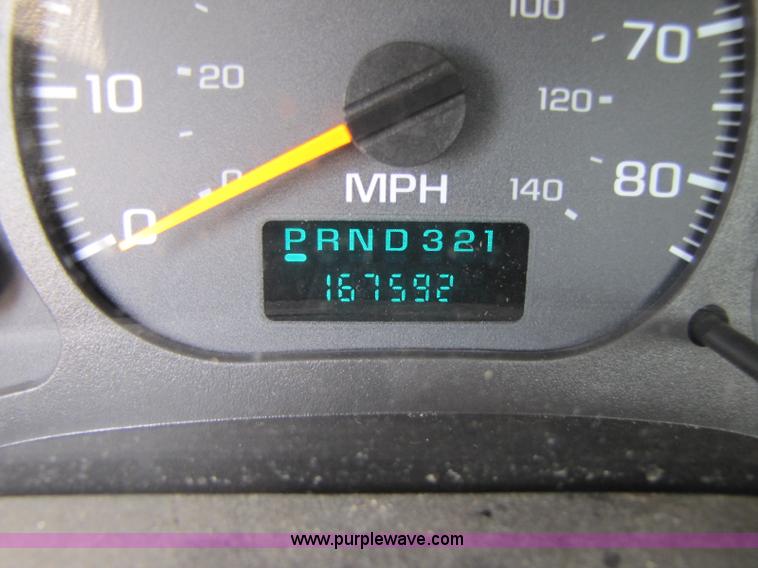 image for item 8424 2004 GMC C5500 cab and chassis