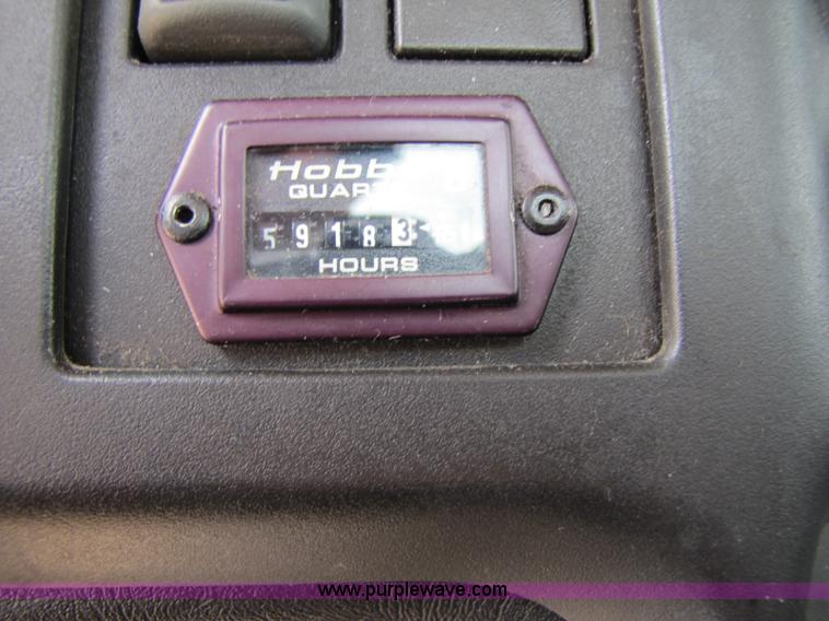 image for item 8424 2004 GMC C5500 cab and chassis