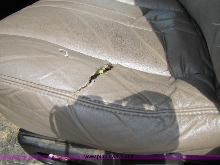 image for item 8424 2004 GMC C5500 cab and chassis