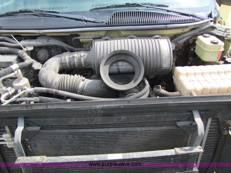 image for item 8424 2004 GMC C5500 cab and chassis