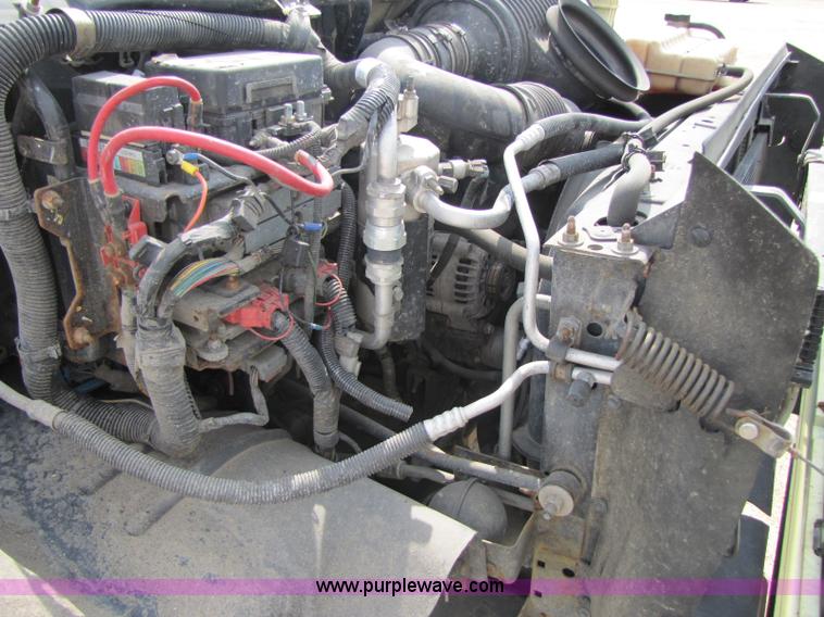 image for item 8424 2004 GMC C5500 cab and chassis