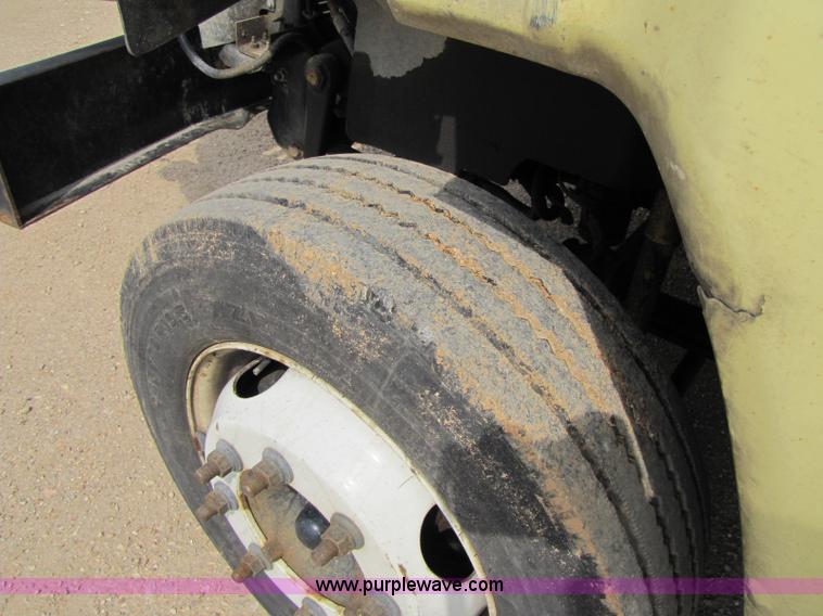 image for item 8424 2004 GMC C5500 cab and chassis