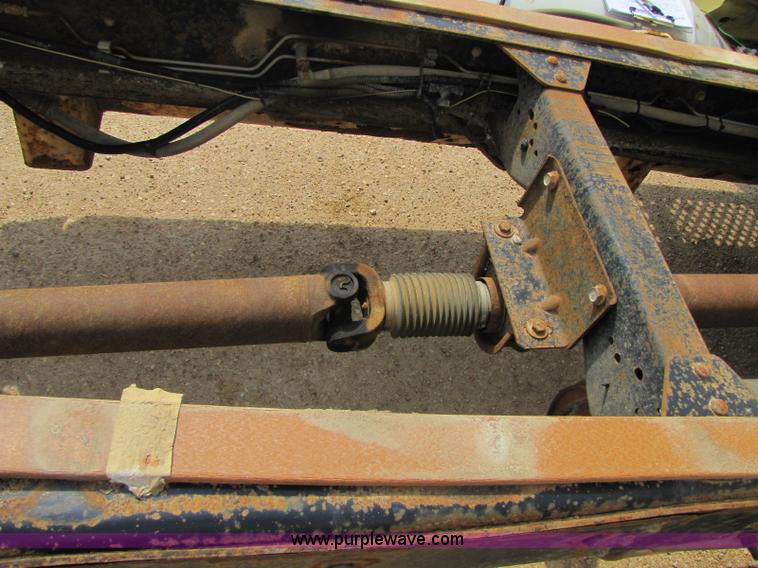 image for item 8424 2004 GMC C5500 cab and chassis