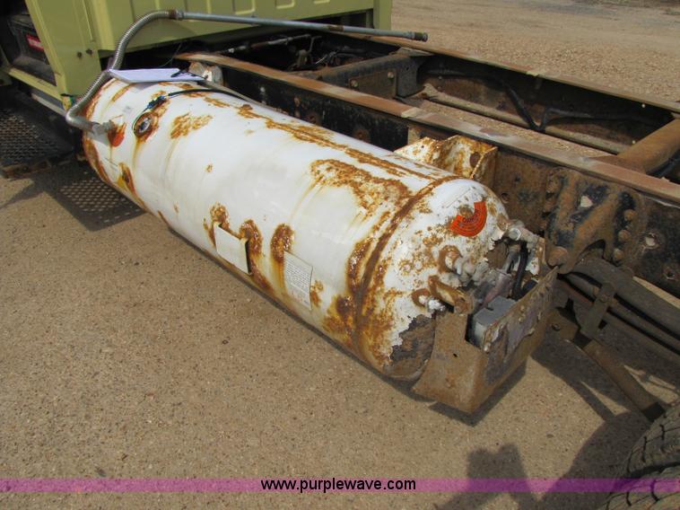 image for item 8424 2004 GMC C5500 cab and chassis