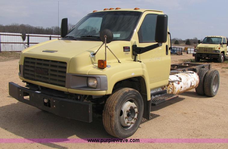 image for item 8425 2003 GMC C5500 cab and chassis