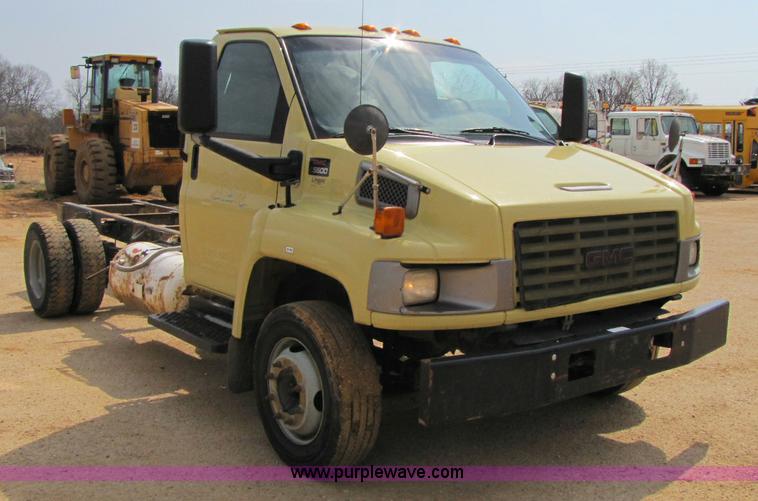 image for item 8425 2003 GMC C5500 cab and chassis