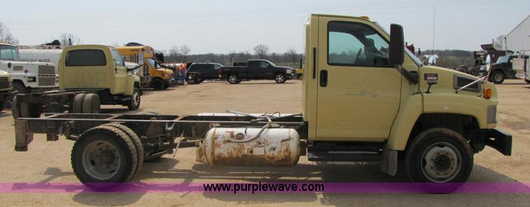 image for item 8425 2003 GMC C5500 cab and chassis