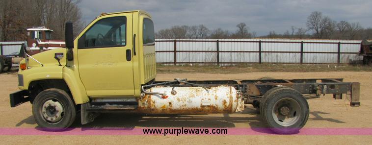 image for item 8425 2003 GMC C5500 cab and chassis