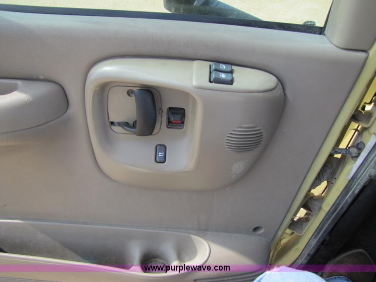 image for item 8425 2003 GMC C5500 cab and chassis