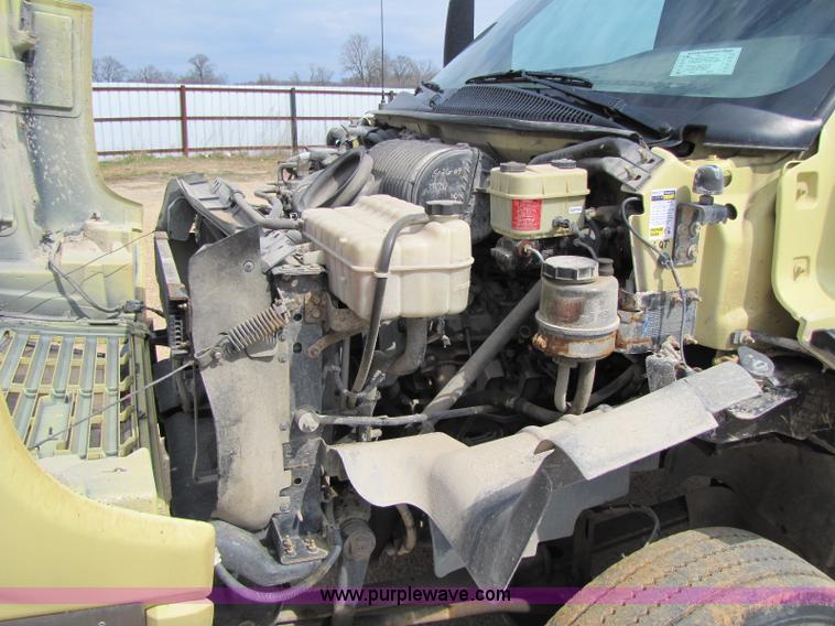 image for item 8425 2003 GMC C5500 cab and chassis