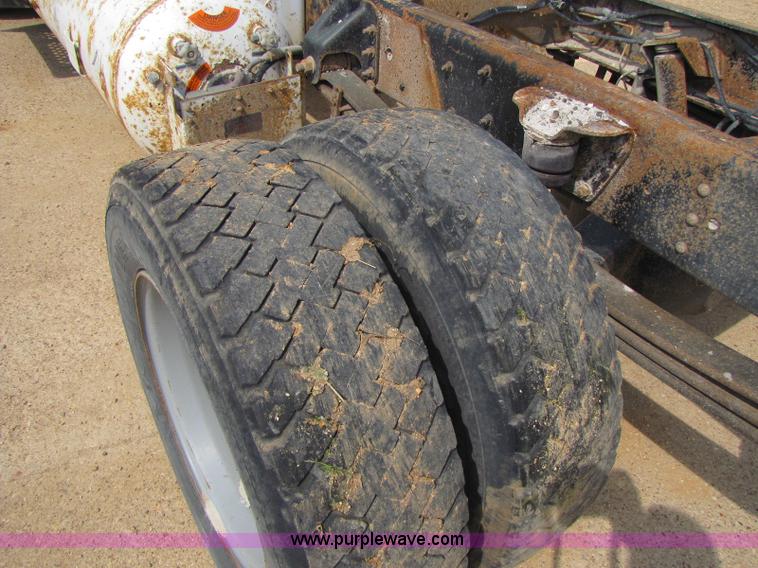 image for item 8425 2003 GMC C5500 cab and chassis