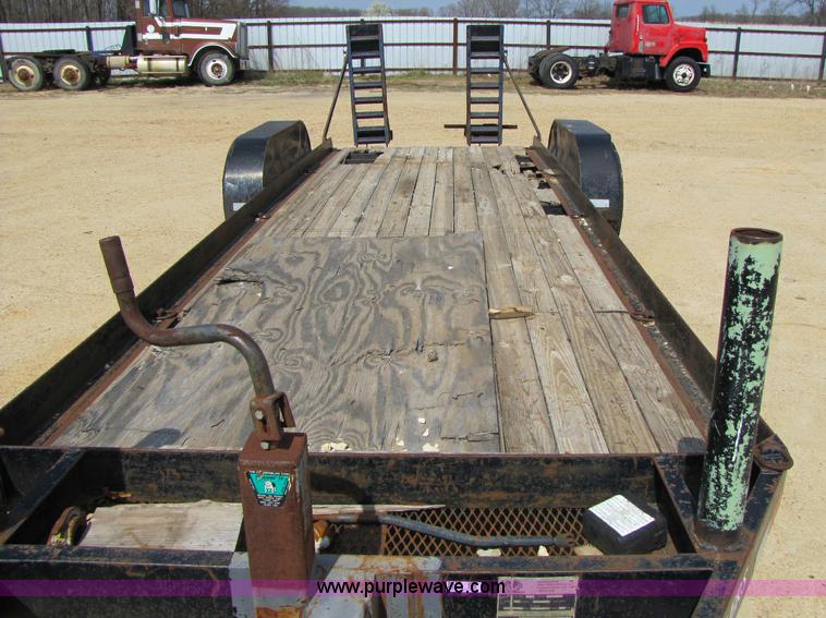 image for item 8427 2005 Globe 21' equipment trailer