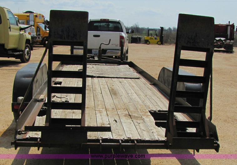 image for item 8427 2005 Globe 21' equipment trailer