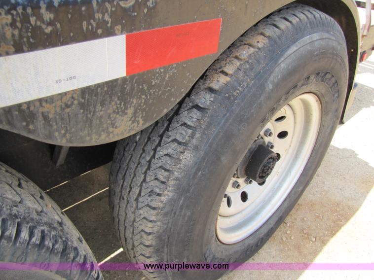 image for item 8427 2005 Globe 21' equipment trailer