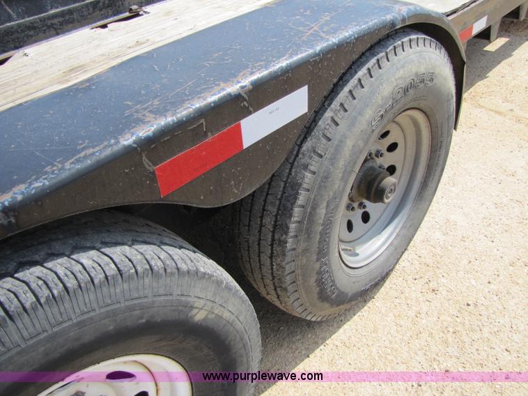 image for item 8427 2005 Globe 21' equipment trailer