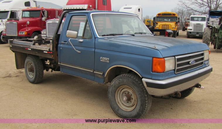 image for item 8429 1988 Ford F250 XLT Lariat pickup truck