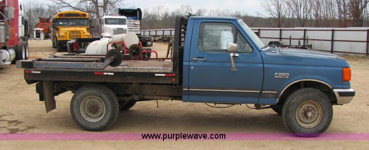 image for item 8429 1988 Ford F250 XLT Lariat pickup truck