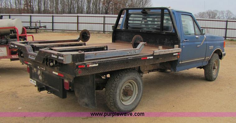 image for item 8429 1988 Ford F250 XLT Lariat pickup truck