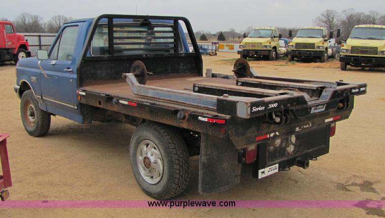 image for item 8429 1988 Ford F250 XLT Lariat pickup truck
