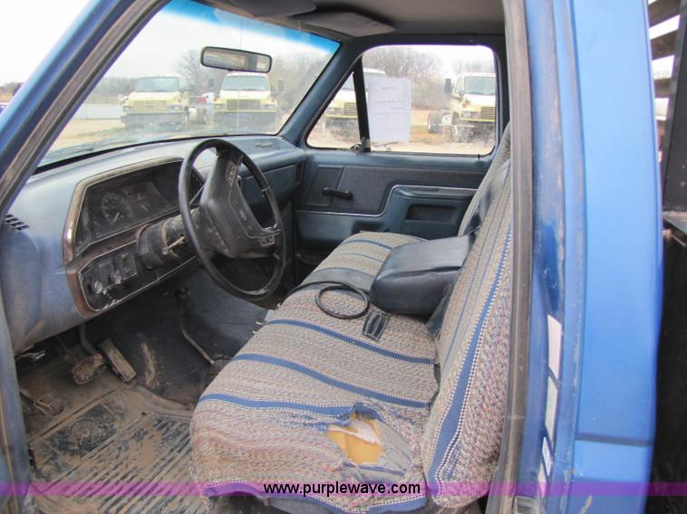 image for item 8429 1988 Ford F250 XLT Lariat pickup truck