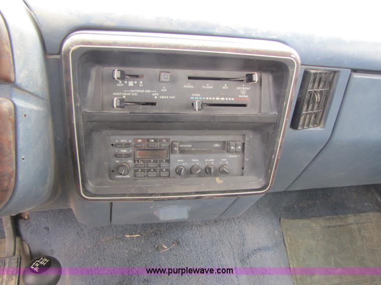 image for item 8429 1988 Ford F250 XLT Lariat pickup truck