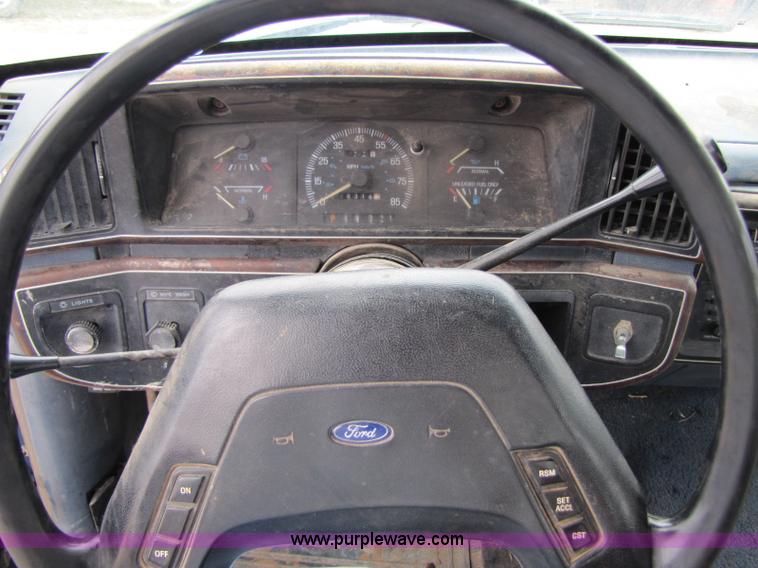 image for item 8429 1988 Ford F250 XLT Lariat pickup truck