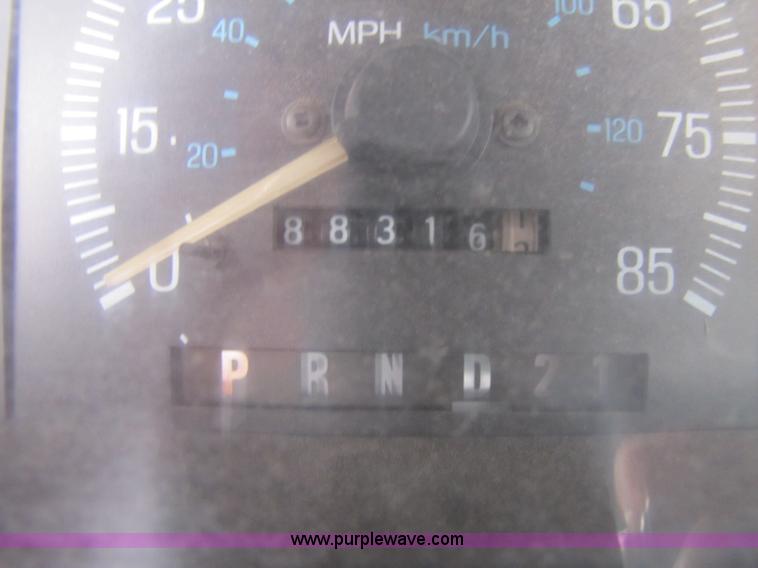 image for item 8429 1988 Ford F250 XLT Lariat pickup truck