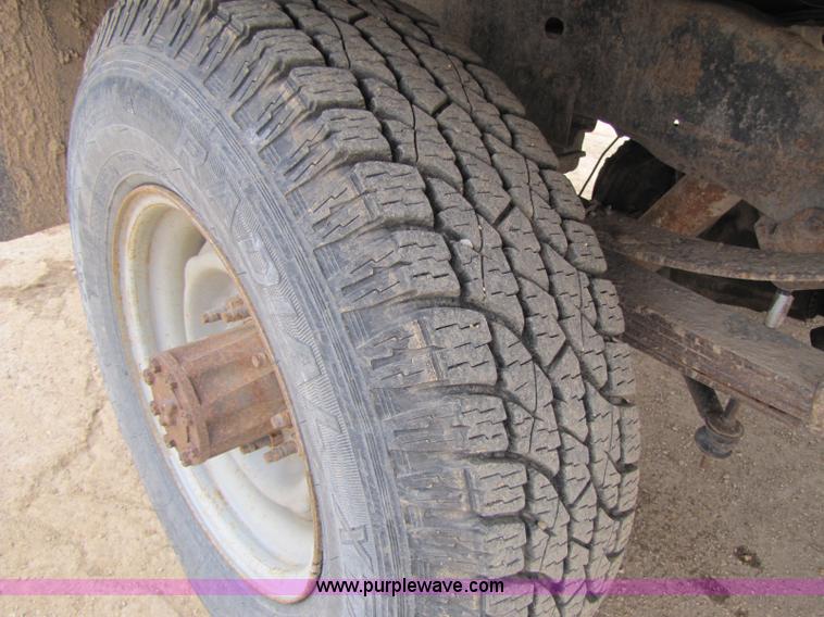 image for item 8429 1988 Ford F250 XLT Lariat pickup truck