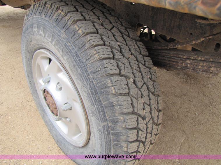 image for item 8429 1988 Ford F250 XLT Lariat pickup truck