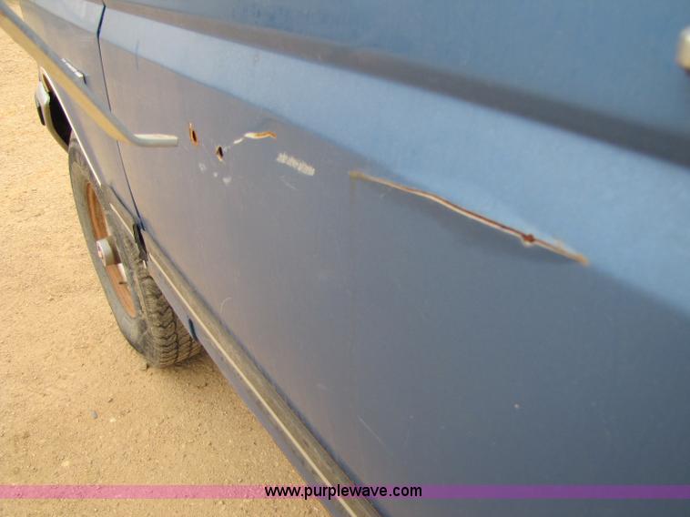 image for item 8429 1988 Ford F250 XLT Lariat pickup truck