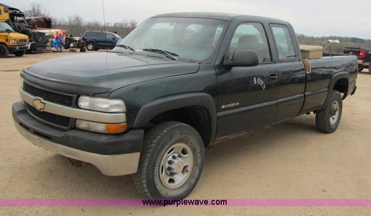 image for item 8430 2002 Chevrolet Silverado C2500HD pickup truck