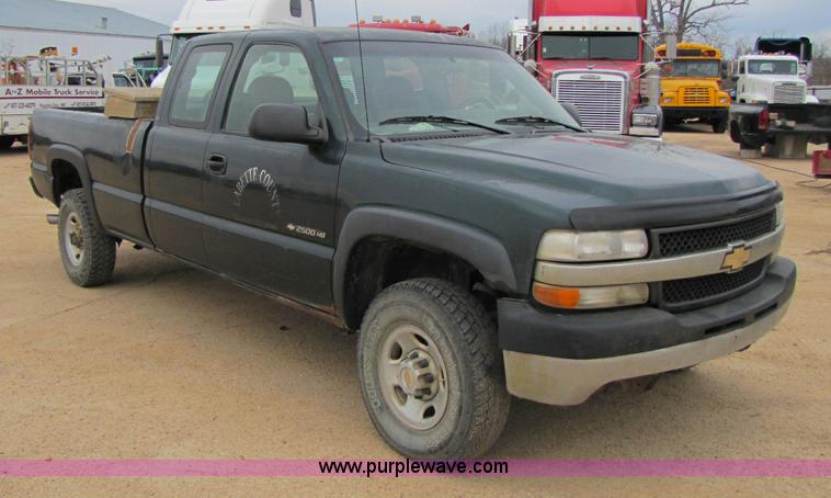 image for item 8430 2002 Chevrolet Silverado C2500HD pickup truck