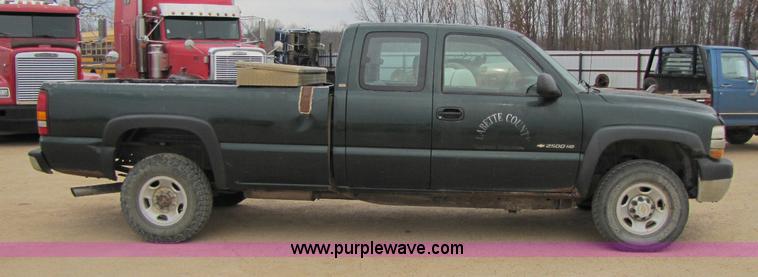 image for item 8430 2002 Chevrolet Silverado C2500HD pickup truck