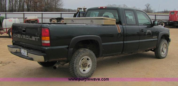 image for item 8430 2002 Chevrolet Silverado C2500HD pickup truck