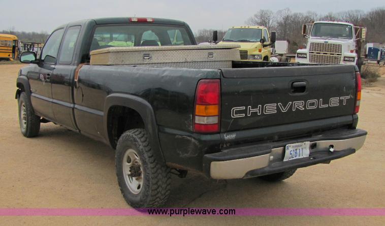 image for item 8430 2002 Chevrolet Silverado C2500HD pickup truck