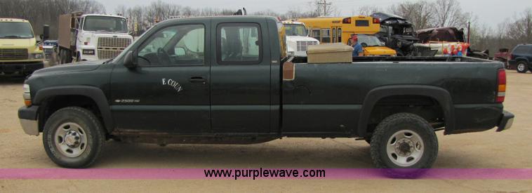 image for item 8430 2002 Chevrolet Silverado C2500HD pickup truck