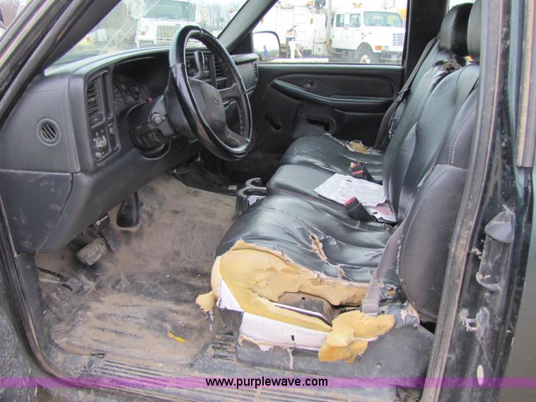 image for item 8430 2002 Chevrolet Silverado C2500HD pickup truck