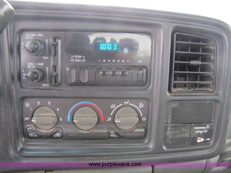 image for item 8430 2002 Chevrolet Silverado C2500HD pickup truck