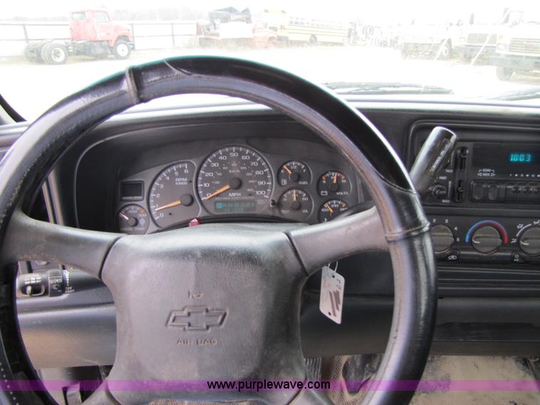 image for item 8430 2002 Chevrolet Silverado C2500HD pickup truck