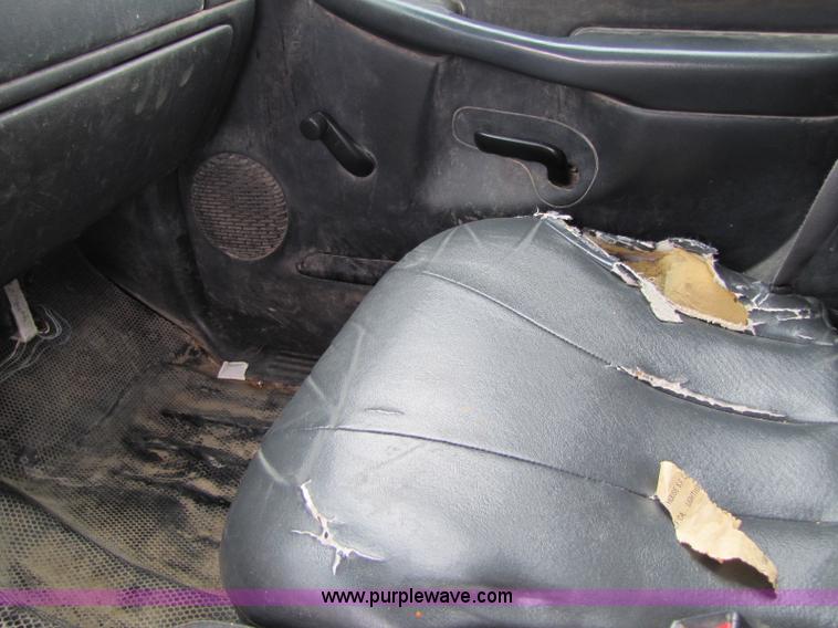 image for item 8430 2002 Chevrolet Silverado C2500HD pickup truck