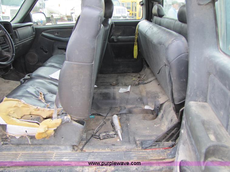 image for item 8430 2002 Chevrolet Silverado C2500HD pickup truck