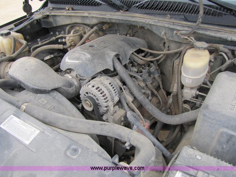 image for item 8430 2002 Chevrolet Silverado C2500HD pickup truck