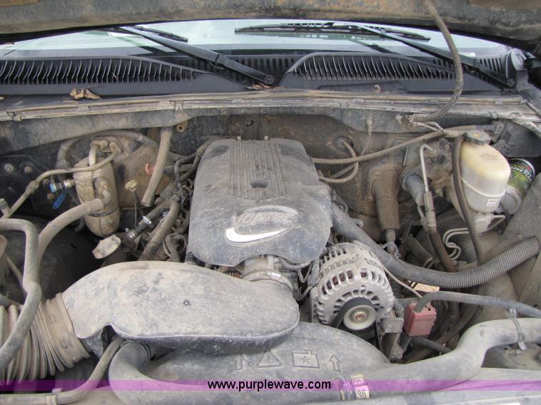 image for item 8430 2002 Chevrolet Silverado C2500HD pickup truck