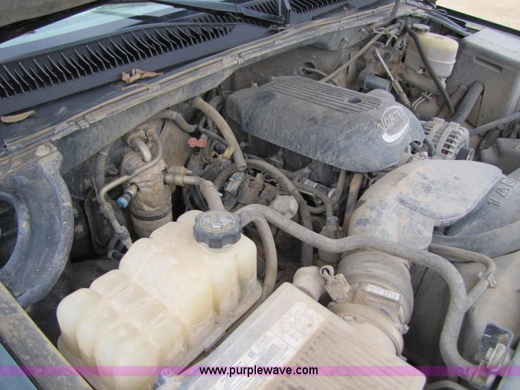 image for item 8430 2002 Chevrolet Silverado C2500HD pickup truck