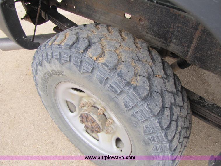 image for item 8430 2002 Chevrolet Silverado C2500HD pickup truck