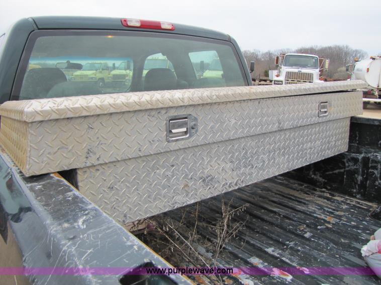 image for item 8430 2002 Chevrolet Silverado C2500HD pickup truck