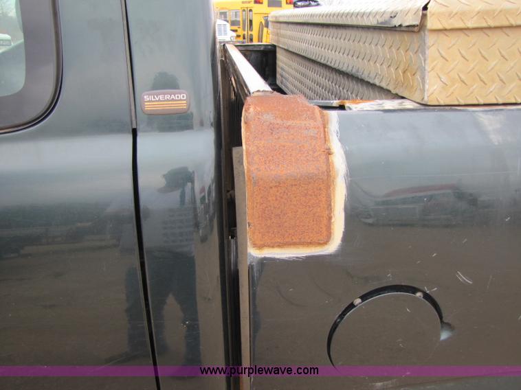 image for item 8430 2002 Chevrolet Silverado C2500HD pickup truck